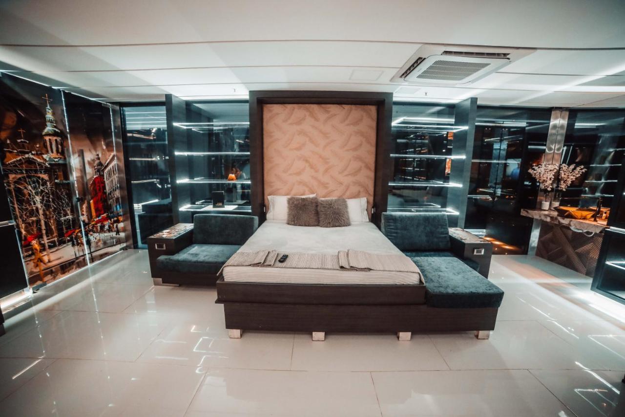 1Million Luxury Suites Medellín Kültér fotó