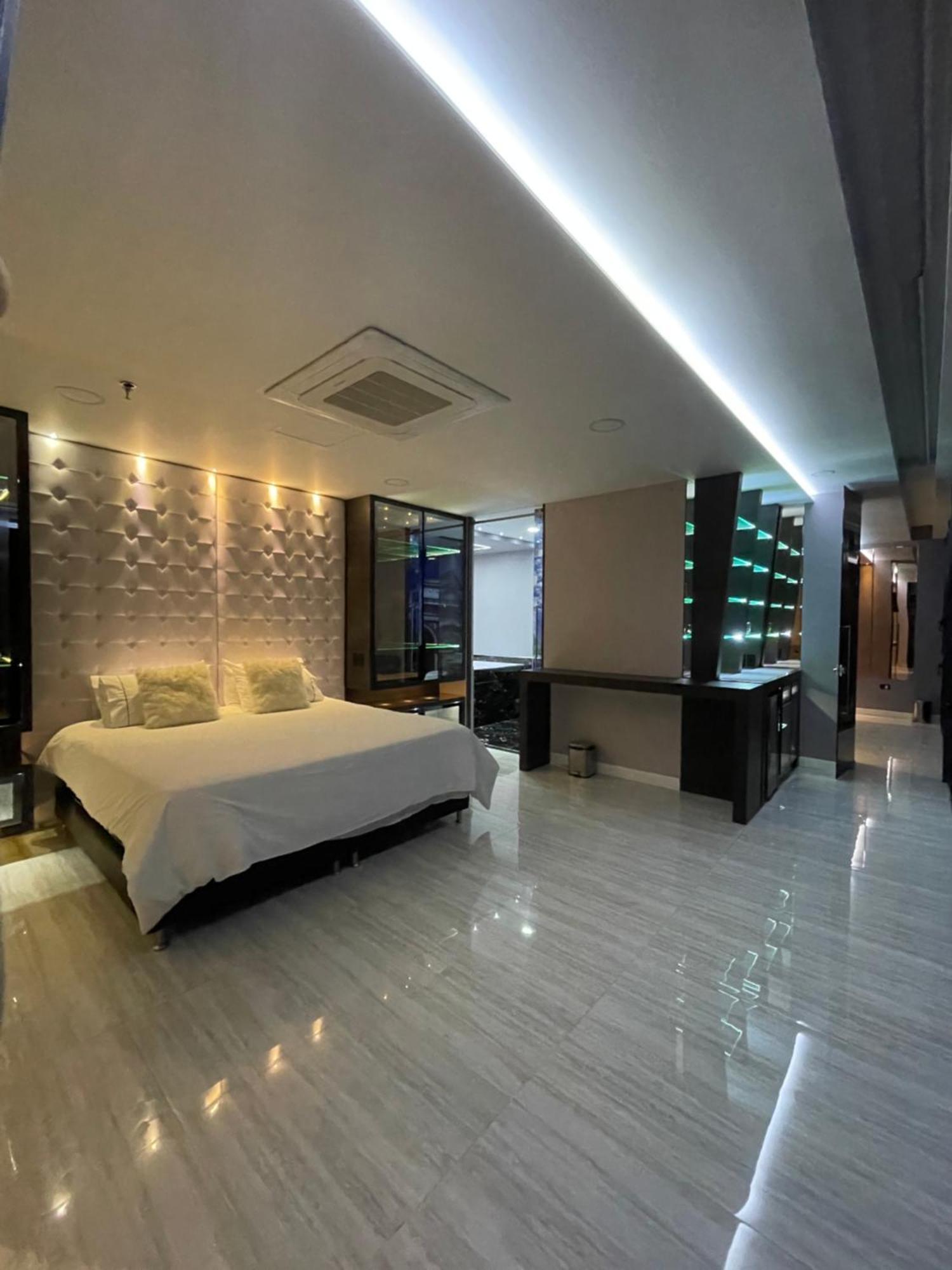 1Million Luxury Suites Medellín Kültér fotó